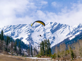 Paragliding in Manali