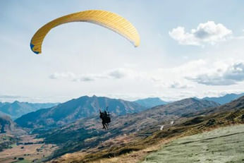 Paragliding in Naukuchiatal