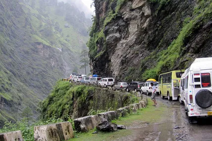 How to reach Uttarkashi
