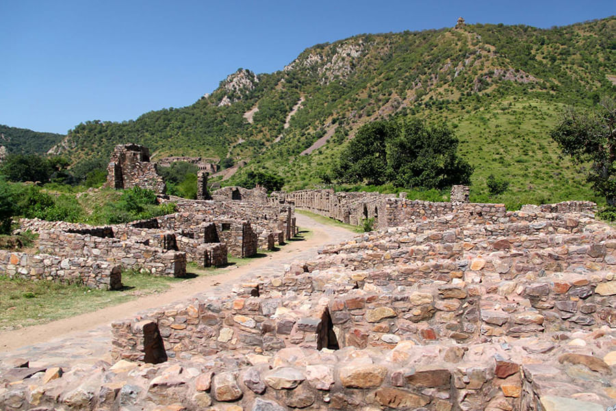 Bhangarh Fort (Approx 285 km from Delhi)