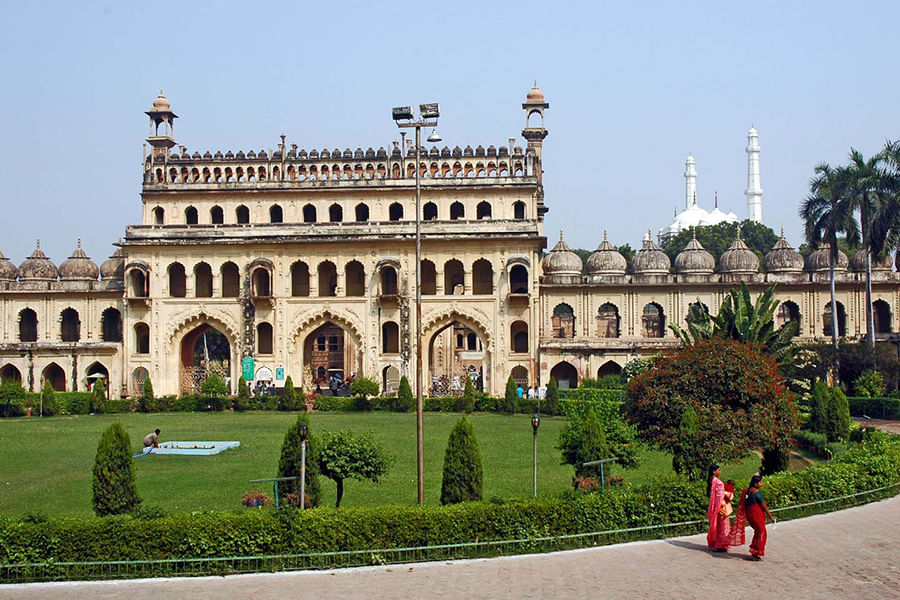 Lucknow(Approx 554 km from Delhi)